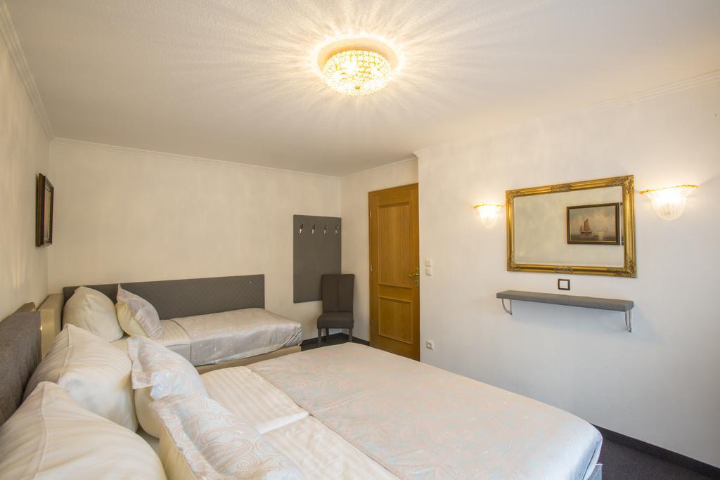 Golden Gapa Central Apartment 4 ガルミッシュ・パルテンキルヒェン 部屋 写真