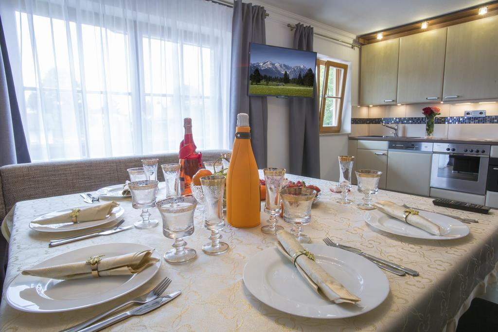 Golden Gapa Central Apartment 4 ガルミッシュ・パルテンキルヒェン 部屋 写真