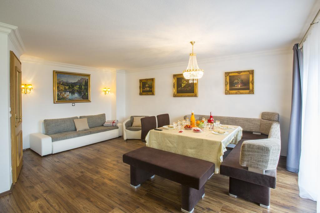 Golden Gapa Central Apartment 4 ガルミッシュ・パルテンキルヒェン 部屋 写真