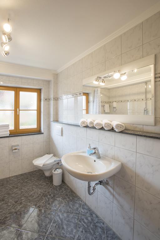 Golden Gapa Central Apartment 4 ガルミッシュ・パルテンキルヒェン 部屋 写真